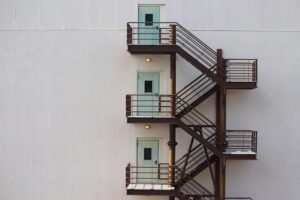 illusioni via di fuga foto di manfred richter da pixabay fire escape 6738886 1280